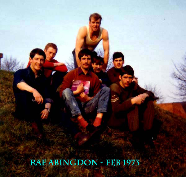 Para Course RAF Abingdon Feb 1973 (I'm on the left)